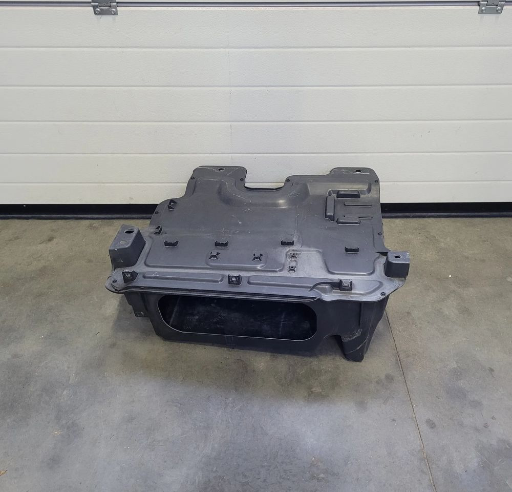 SCHOWEK BOCZNY RENAULT GAMA T 82226073 CHWALIM116 - Pealisehitus ja välispind - Veoauto: pilt 1 SCHOWEK BOCZNY RENAULT GAMA T 82226073 CHWALIM116 - Pealisehitus ja välispind - Veoauto: pilt 1