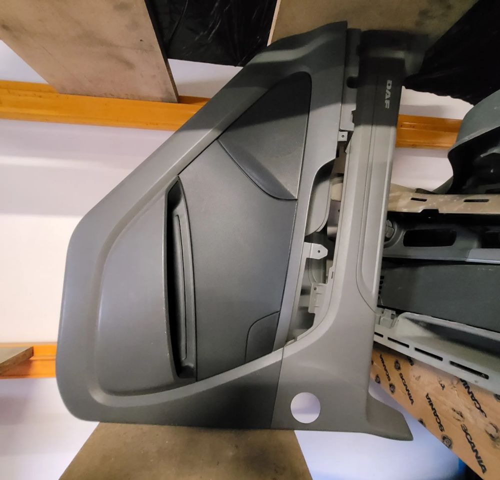 TAPICERKA DRZWI DAF CF LEWA ORYGINAŁ - Uks ja varuosad - Veoauto: pilt 1 TAPICERKA DRZWI DAF CF LEWA ORYGINAŁ - Uks ja varuosad - Veoauto: pilt 1