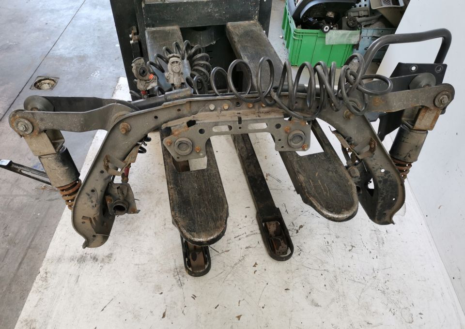 ZAWIESZENIE KABINY TYL MERCEDES ACTROS MP4 - Kabiini vedrustus - Veoauto: pilt 1 ZAWIESZENIE KABINY TYL MERCEDES ACTROS MP4 - Kabiini vedrustus - Veoauto: pilt 1