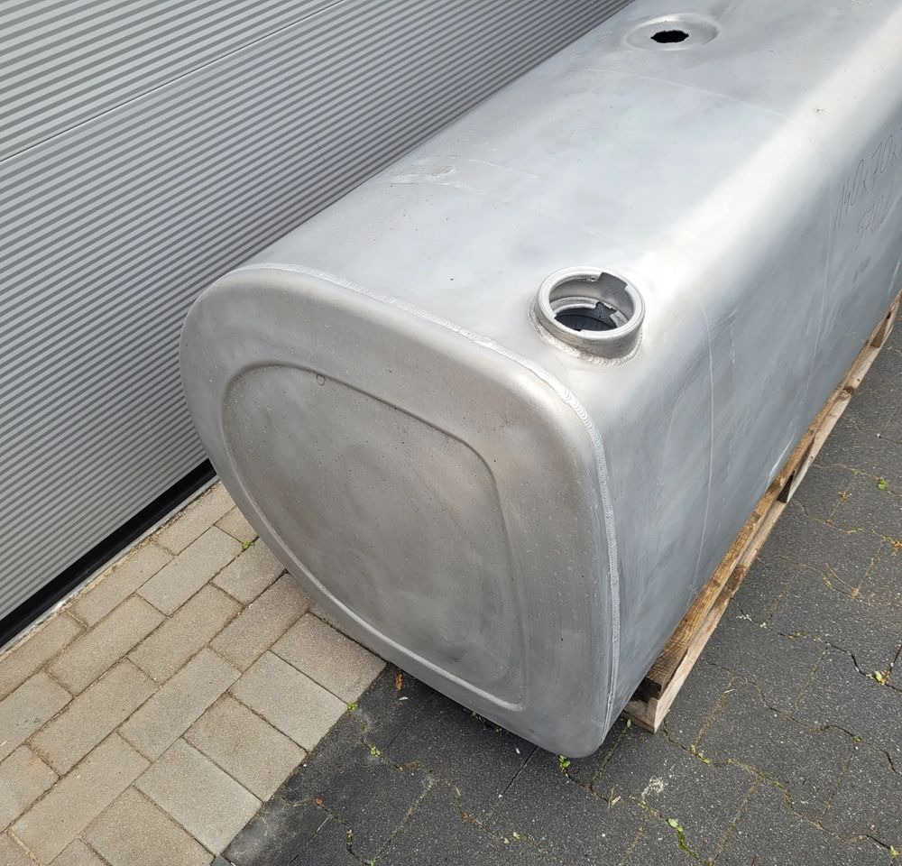 ZBIORNIK PALIWA VOLVO FH4 21516453 570L 140X70X70CM CHWALIM116 - Kütusepaak - Veoauto: pilt 2 ZBIORNIK PALIWA VOLVO FH4 21516453 570L 140X70X70CM CHWALIM116 - Kütusepaak - Veoauto: pilt 2