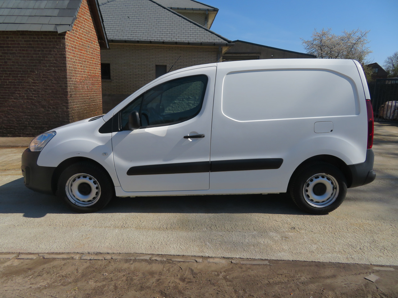 CITROËN Berlingo 1.6 BlueHDi CLUB - Kaubik: pilt 4 CITROËN Berlingo 1.6 BlueHDi CLUB - Kaubik: pilt 4