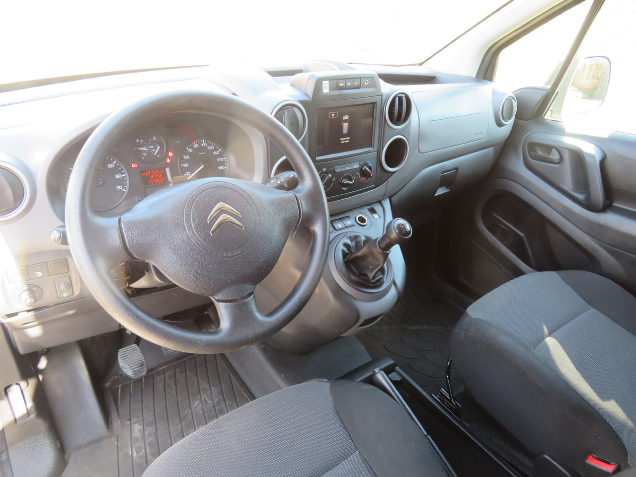 CITROËN Berlingo 1.6 BlueHDi CLUB liising CITROËN Berlingo 1.6 BlueHDi CLUB: pilt 12