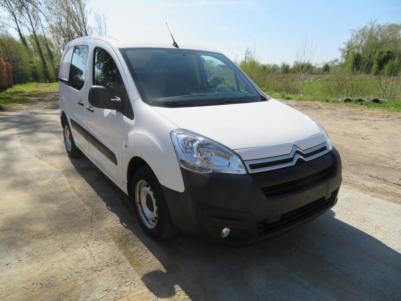 CITROËN Berlingo 1.6 BlueHDi CLUB - Kaubik: pilt 1 CITROËN Berlingo 1.6 BlueHDi CLUB - Kaubik: pilt 1