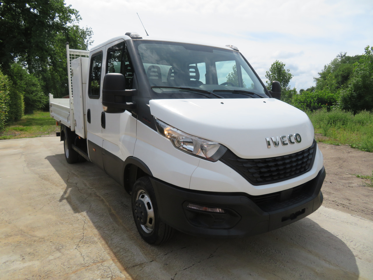 IVECO Daily 35C16 3.0 Dubbel cabine - Tarbesõiduk kallur, Meeskonnaauto: pilt 1 IVECO Daily 35C16 3.0 Dubbel cabine - Tarbesõiduk kallur, Meeskonnaauto: pilt 1