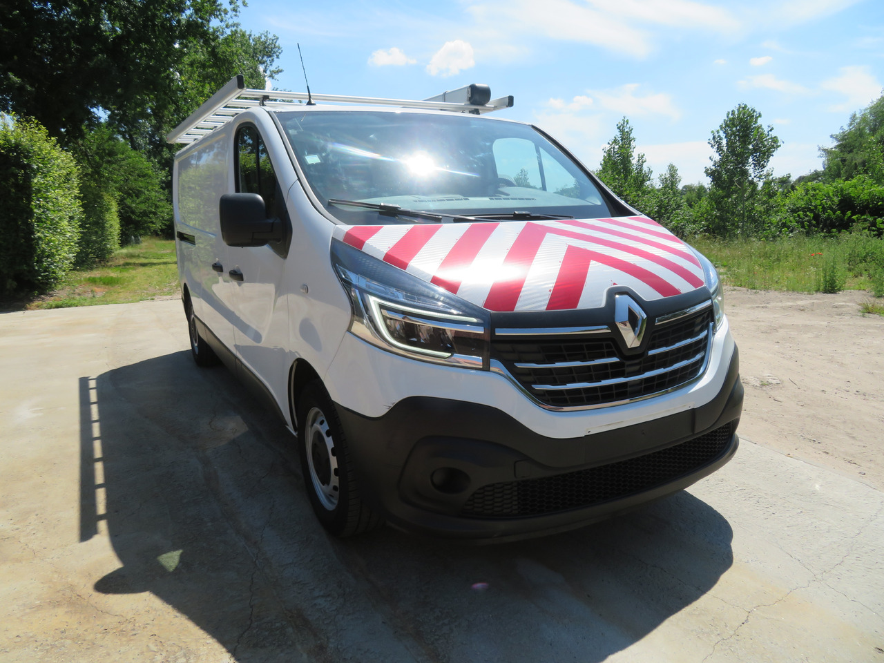 RENAULT Trafic 2.0dCi - L2H1 - Väike kaubik: pilt 1 RENAULT Trafic 2.0dCi - L2H1 - Väike kaubik: pilt 1
