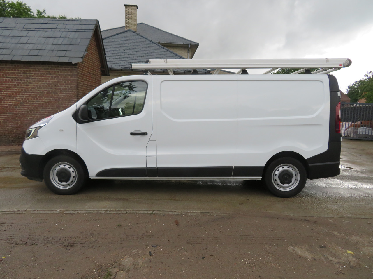 RENAULT Trafic 2.0dCi - L2H1 - Väike kaubik: pilt 4 RENAULT Trafic 2.0dCi - L2H1 - Väike kaubik: pilt 4