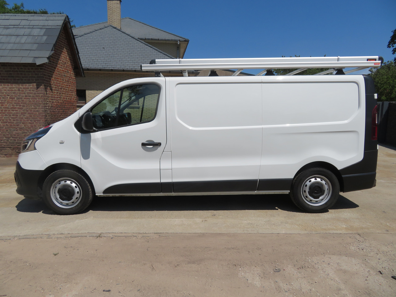 RENAULT Trafic 2.0dCi - L2H1 - Väike kaubik: pilt 4 RENAULT Trafic 2.0dCi - L2H1 - Väike kaubik: pilt 4