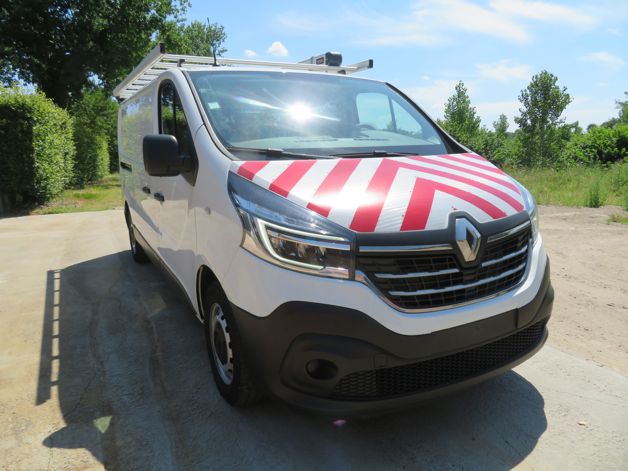 RENAULT Trafic 2.0dCi - L2H1 - Väike kaubik: pilt 1 RENAULT Trafic 2.0dCi - L2H1 - Väike kaubik: pilt 1