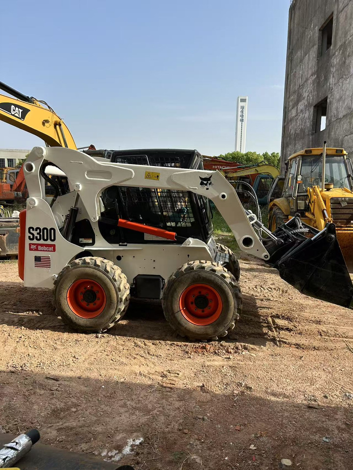 BOBCAT S300 - Kompaktlaadur: pilt 2 BOBCAT S300 - Kompaktlaadur: pilt 2