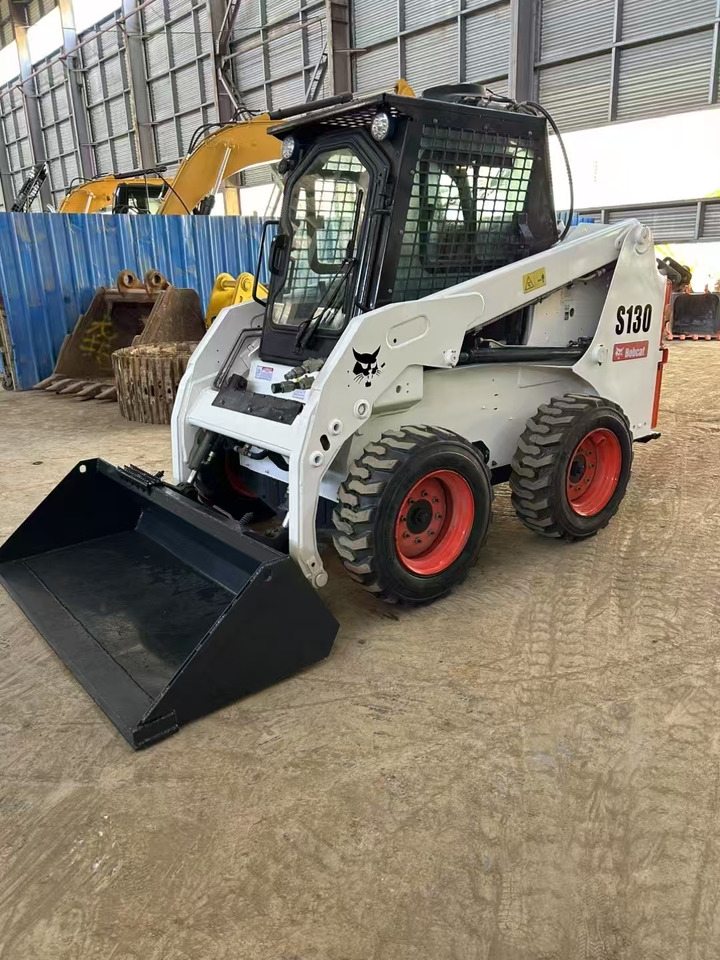 BOBCAT Skid Steer Loader S130 - Kompaktlaadur: pilt 2 BOBCAT Skid Steer Loader S130 - Kompaktlaadur: pilt 2