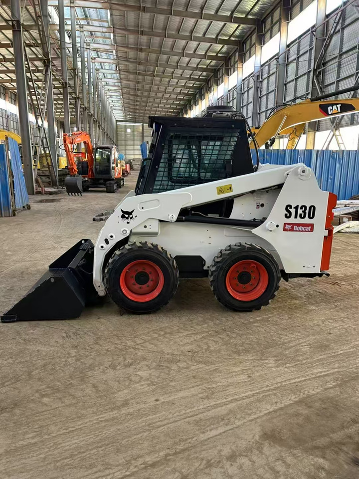 BOBCAT Skid Steer Loader S130 - Kompaktlaadur: pilt 1 BOBCAT Skid Steer Loader S130 - Kompaktlaadur: pilt 1