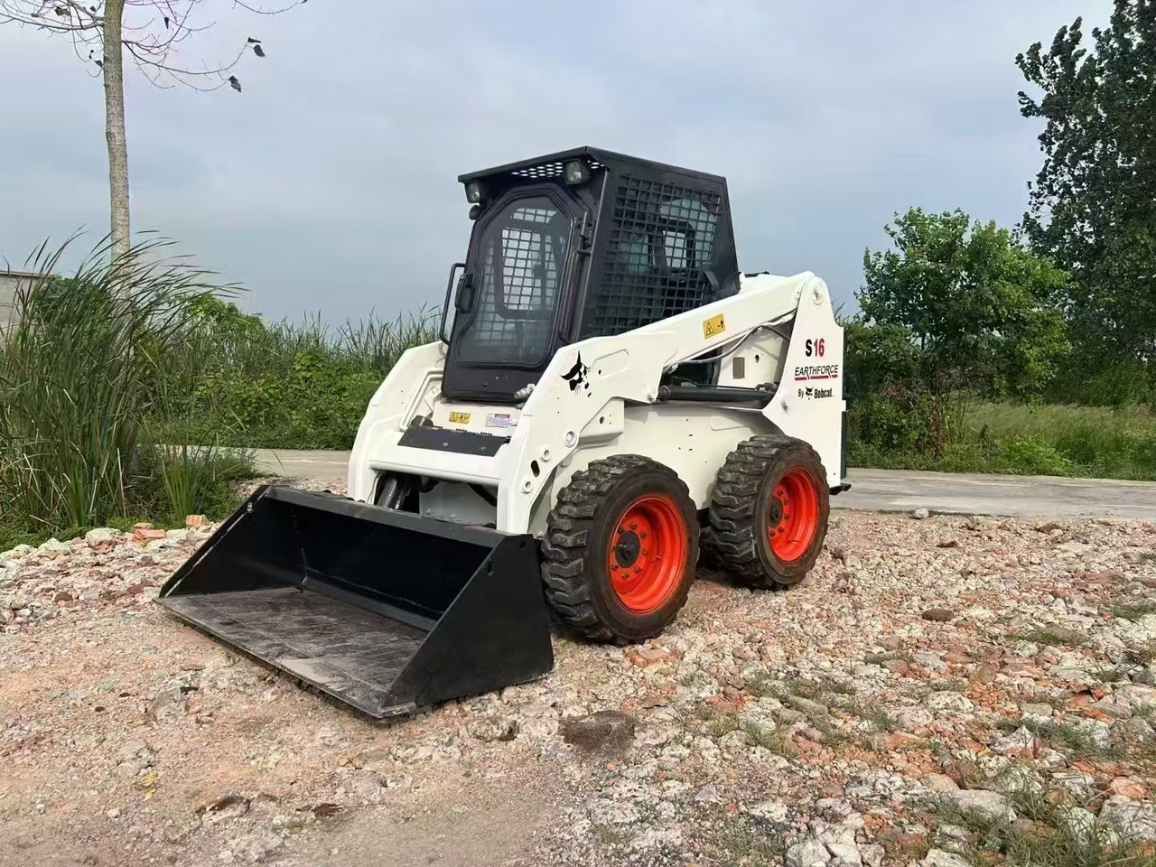 BOBCAT Skid Steer Loader S16 - Kompaktlaadur: pilt 2 BOBCAT Skid Steer Loader S16 - Kompaktlaadur: pilt 2