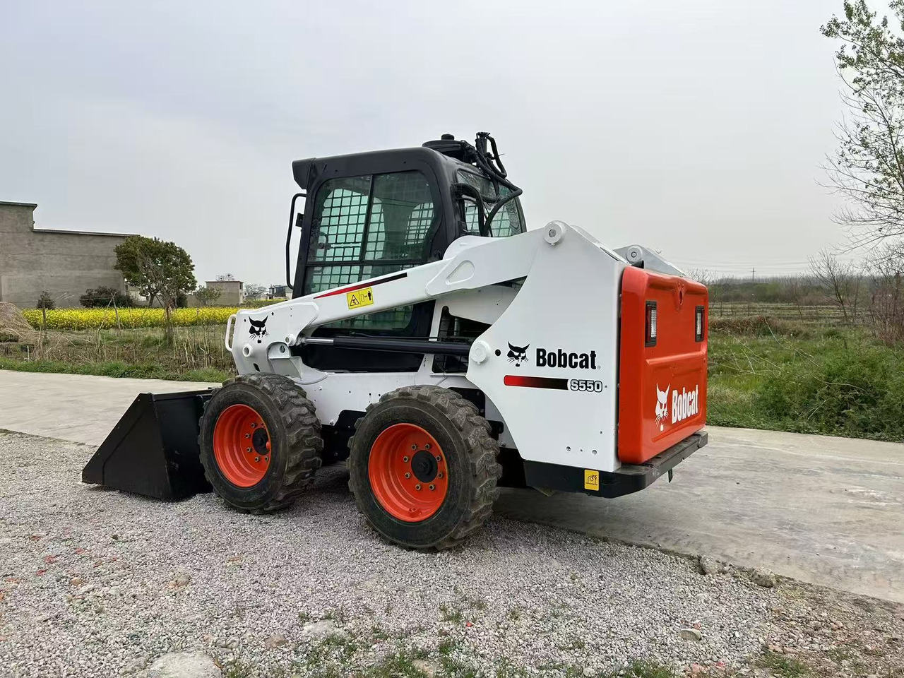 BOBCAT Skid Steer Loader S550 - Kompaktlaadur: pilt 3 BOBCAT Skid Steer Loader S550 - Kompaktlaadur: pilt 3