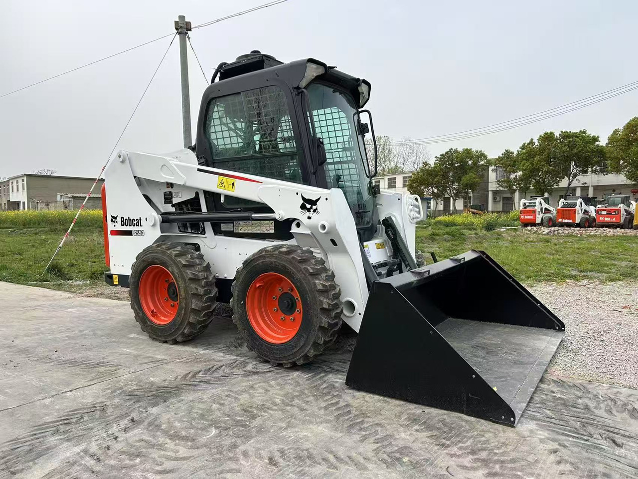 BOBCAT Skid Steer Loader S550 - Kompaktlaadur: pilt 1 BOBCAT Skid Steer Loader S550 - Kompaktlaadur: pilt 1