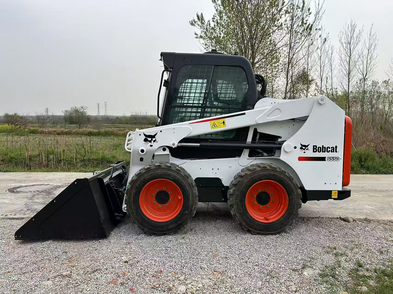 BOBCAT Skid Steer Loader S550 - Kompaktlaadur: pilt 2 BOBCAT Skid Steer Loader S550 - Kompaktlaadur: pilt 2