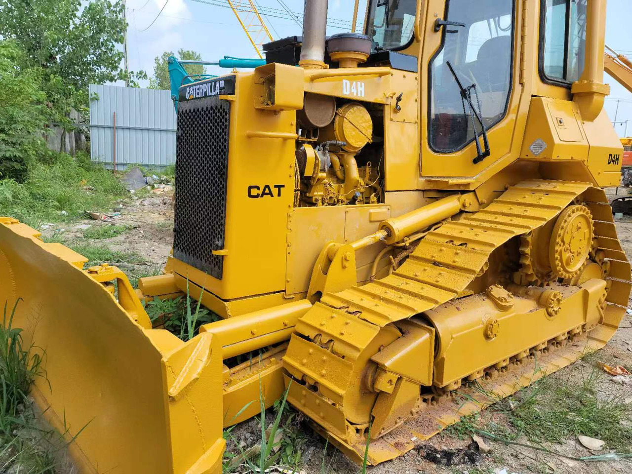 CATERPILLAR D4H - Buldooser: pilt 1 CATERPILLAR D4H - Buldooser: pilt 1