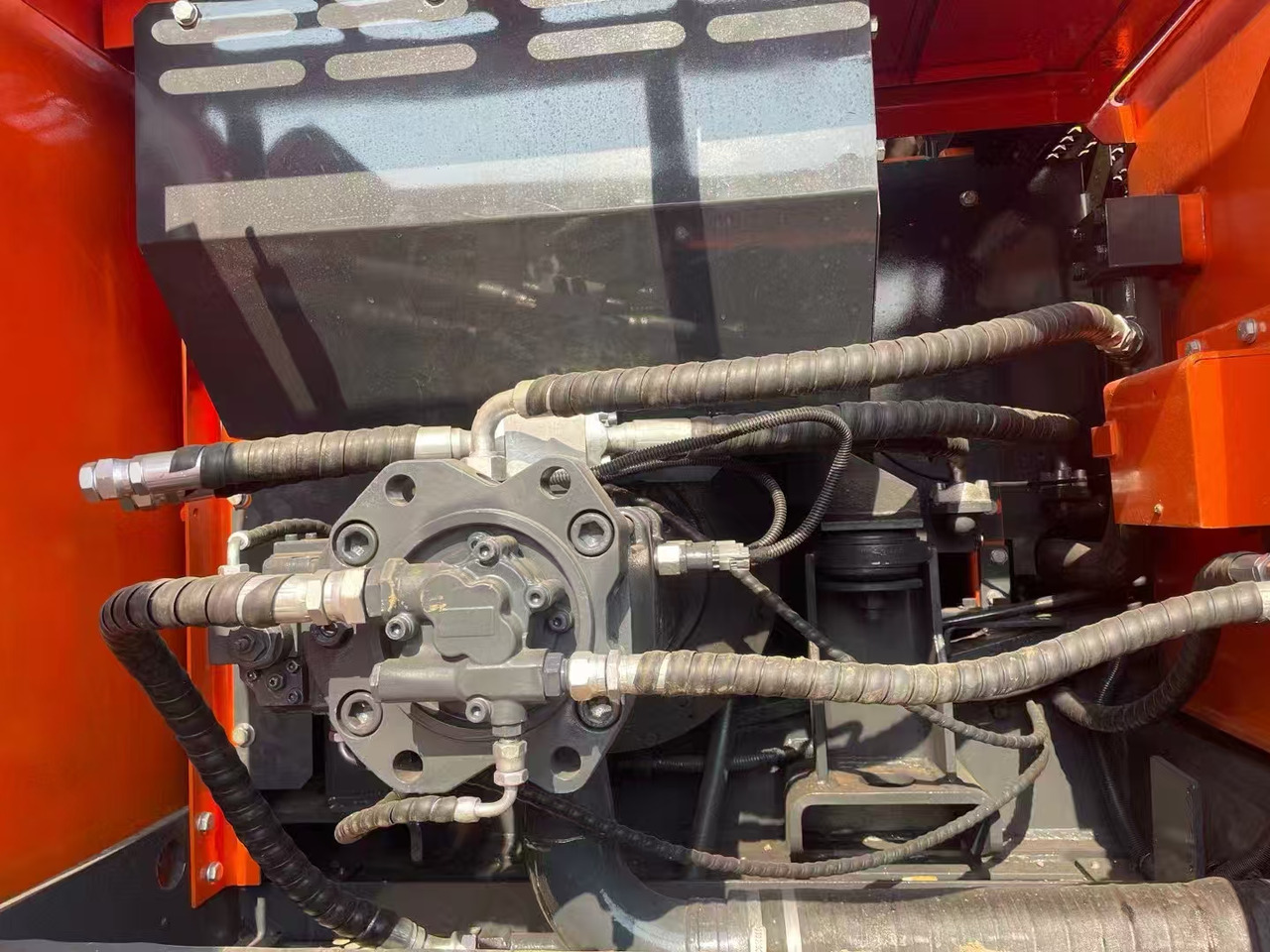 DOOSAN DH225L-9C - Lintekskavaator: pilt 4 DOOSAN DH225L-9C - Lintekskavaator: pilt 4