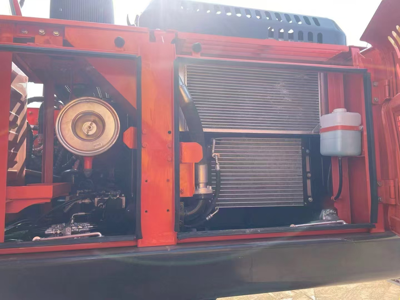 DOOSAN DH225L-9C - Lintekskavaator: pilt 2 DOOSAN DH225L-9C - Lintekskavaator: pilt 2