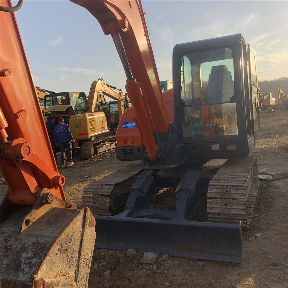 DOOSAN DH80-7 - Lintekskavaator: pilt 4 DOOSAN DH80-7 - Lintekskavaator: pilt 4