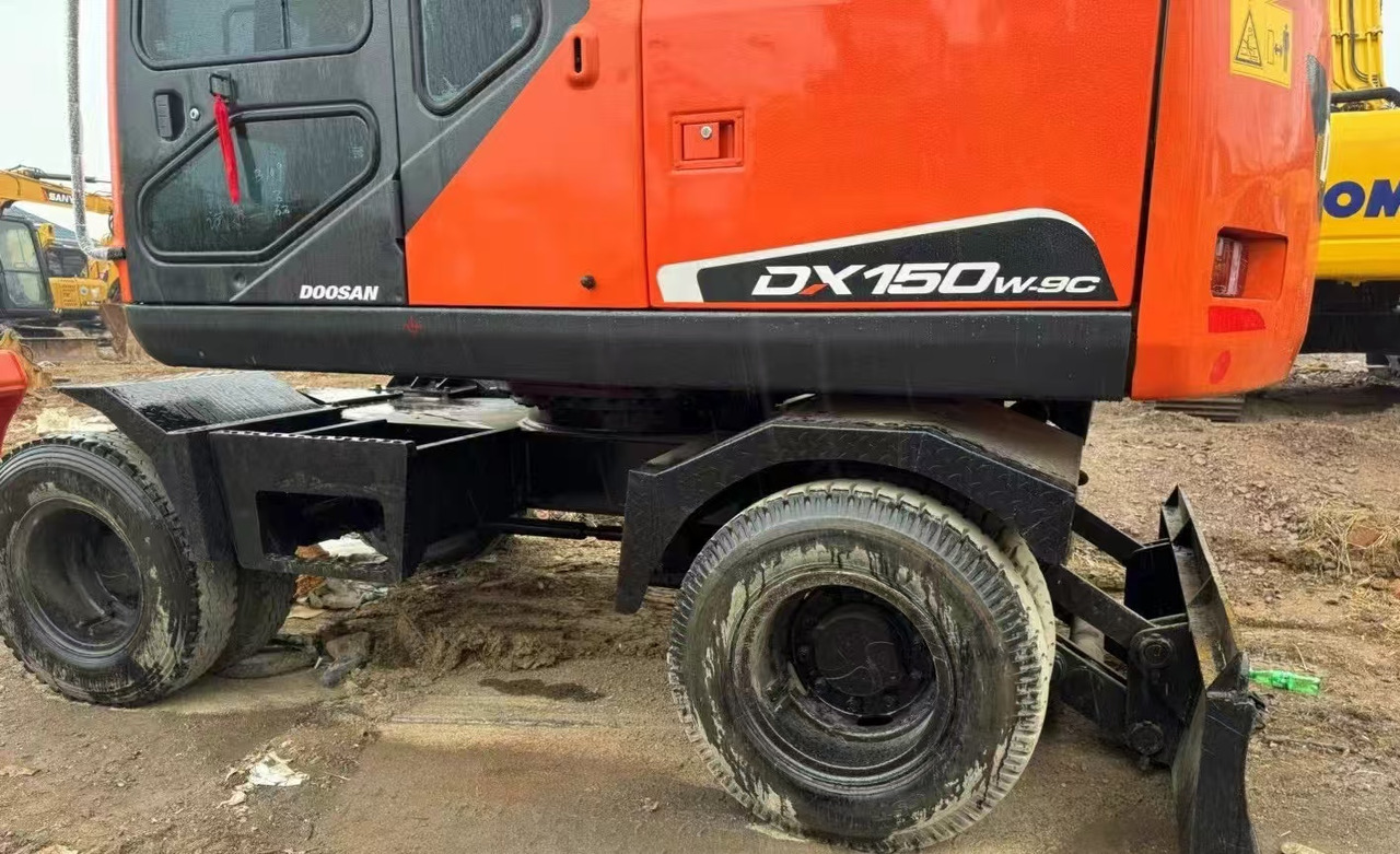 DOOSAN DX150W Wheel Excavator Good Condition - Ratastel ekskavaator: pilt 3 DOOSAN DX150W Wheel Excavator Good Condition - Ratastel ekskavaator: pilt 3