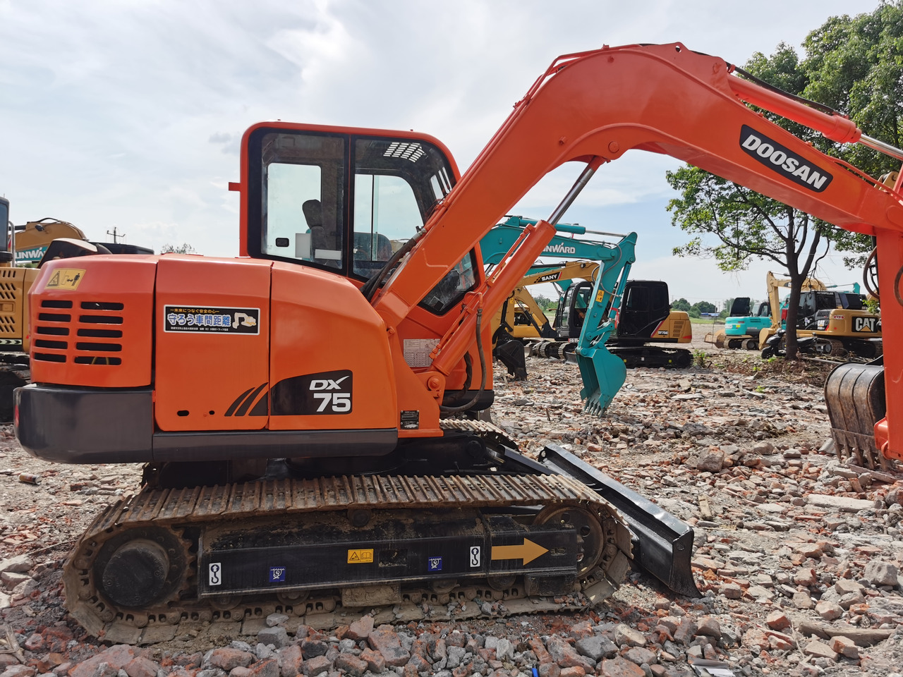DOOSAN DX75 - Lintekskavaator: pilt 1 DOOSAN DX75 - Lintekskavaator: pilt 1