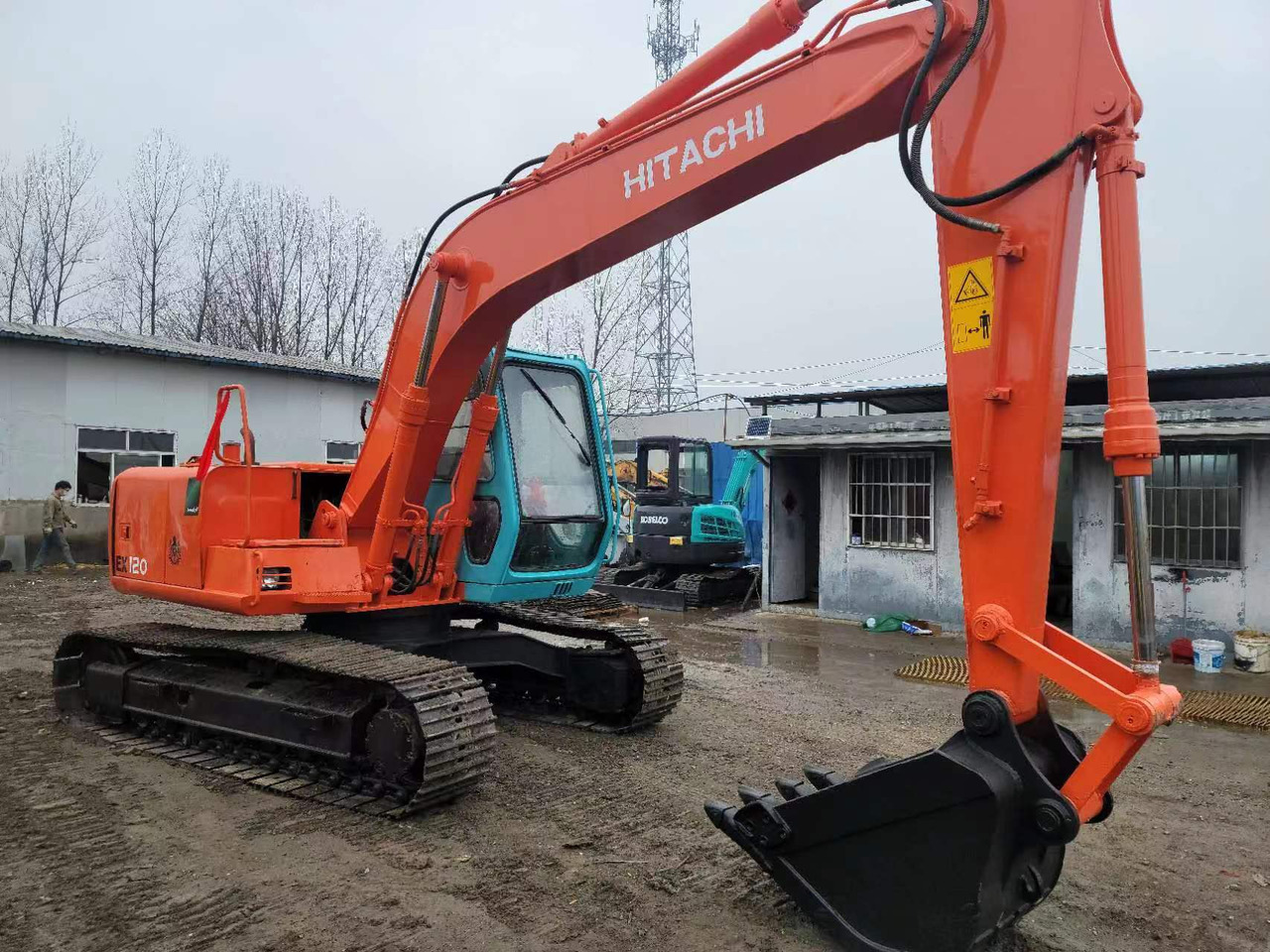 HITACHI EX120-3 - Lintekskavaator: pilt 3 HITACHI EX120-3 - Lintekskavaator: pilt 3