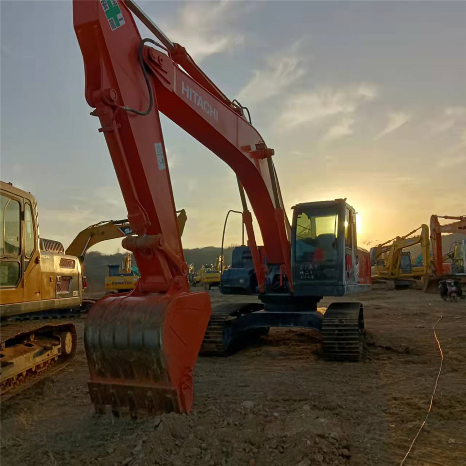 HITACHI ZX210 - Lintekskavaator: pilt 3 HITACHI ZX210 - Lintekskavaator: pilt 3