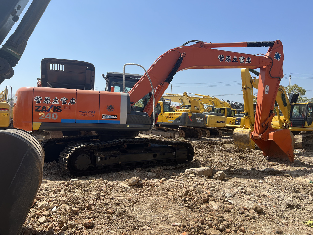 HITACHI ZX240 - Lintekskavaator: pilt 3 HITACHI ZX240 - Lintekskavaator: pilt 3