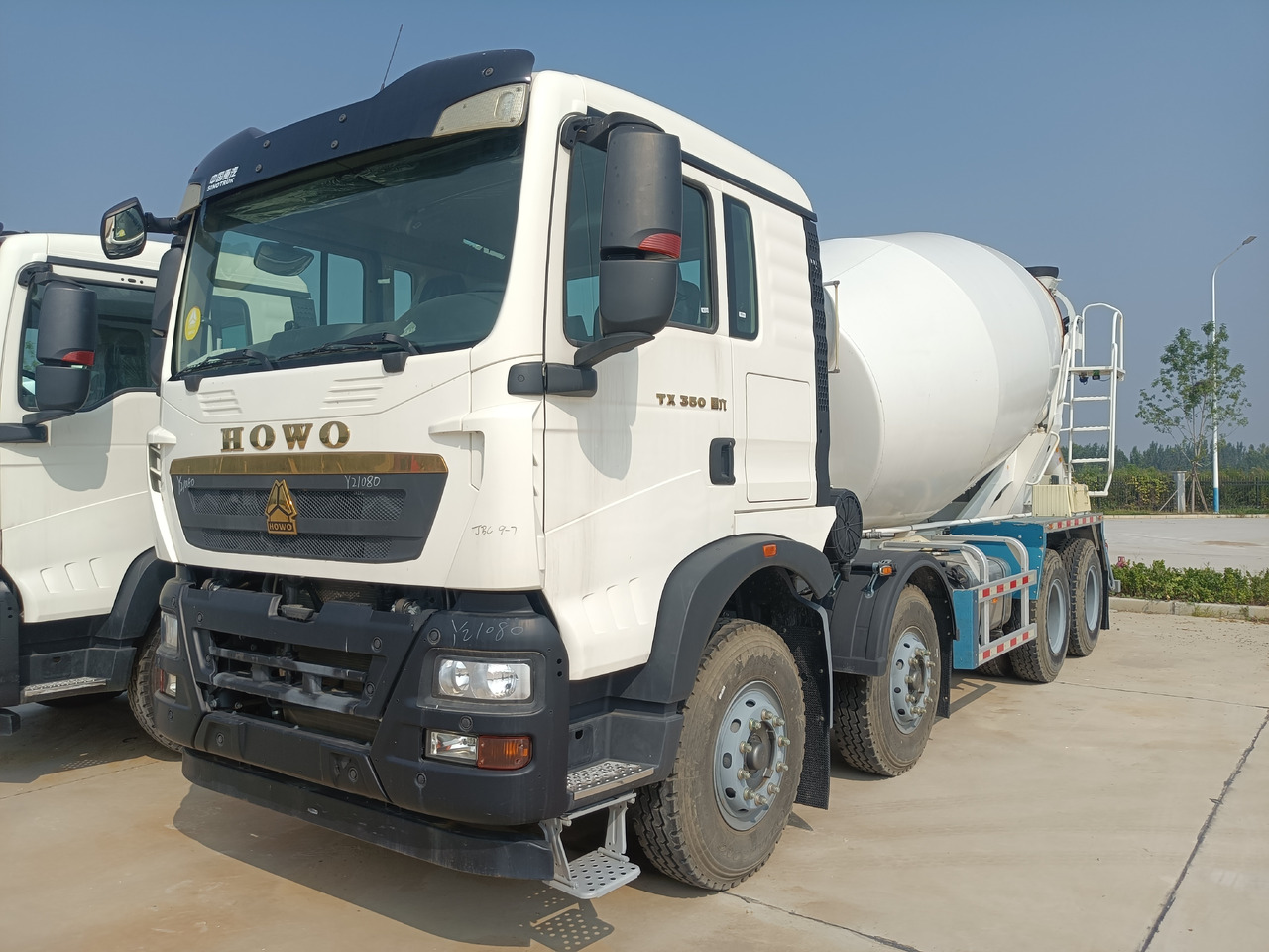 HOWO TX350 Cement Mixer Truck - Autobetoonisegisti: pilt 1 HOWO TX350 Cement Mixer Truck - Autobetoonisegisti: pilt 1