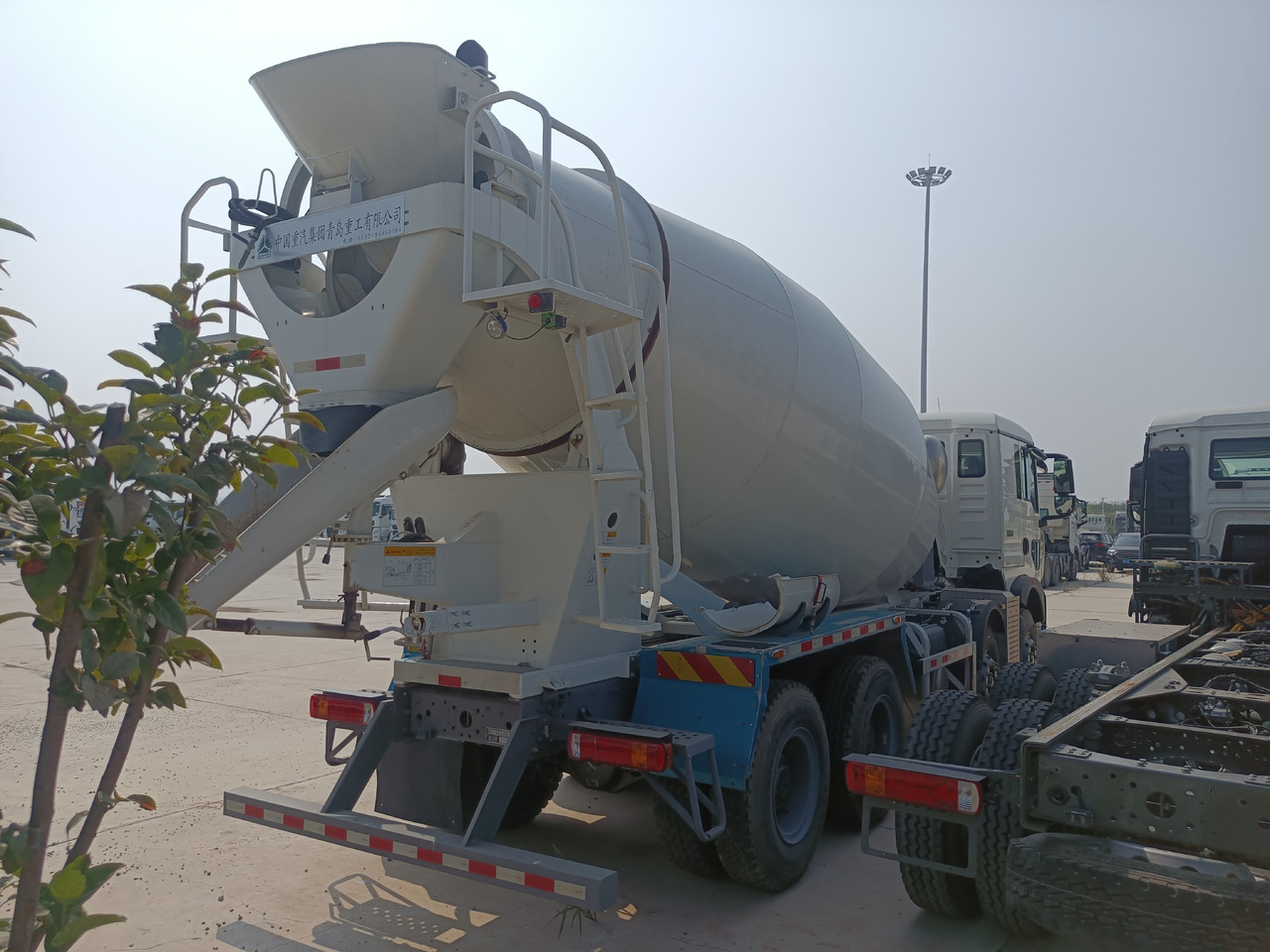 HOWO TX350 Cement Mixer Truck - Autobetoonisegisti: pilt 5 HOWO TX350 Cement Mixer Truck - Autobetoonisegisti: pilt 5