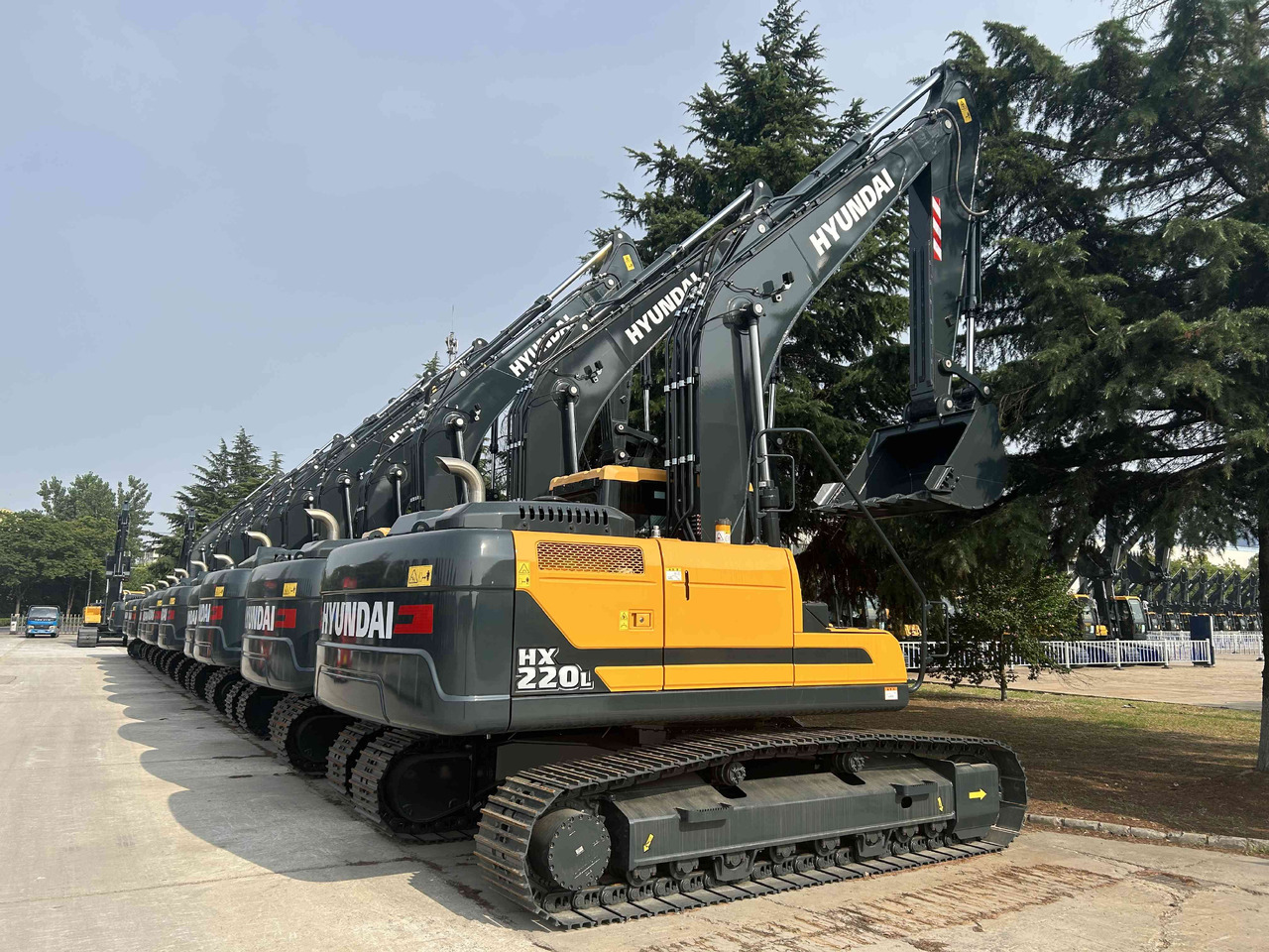 HYUNDAI Excavator HX220 Click Here for Discount - Ekskavaator: pilt 3 HYUNDAI Excavator HX220 Click Here for Discount - Ekskavaator: pilt 3