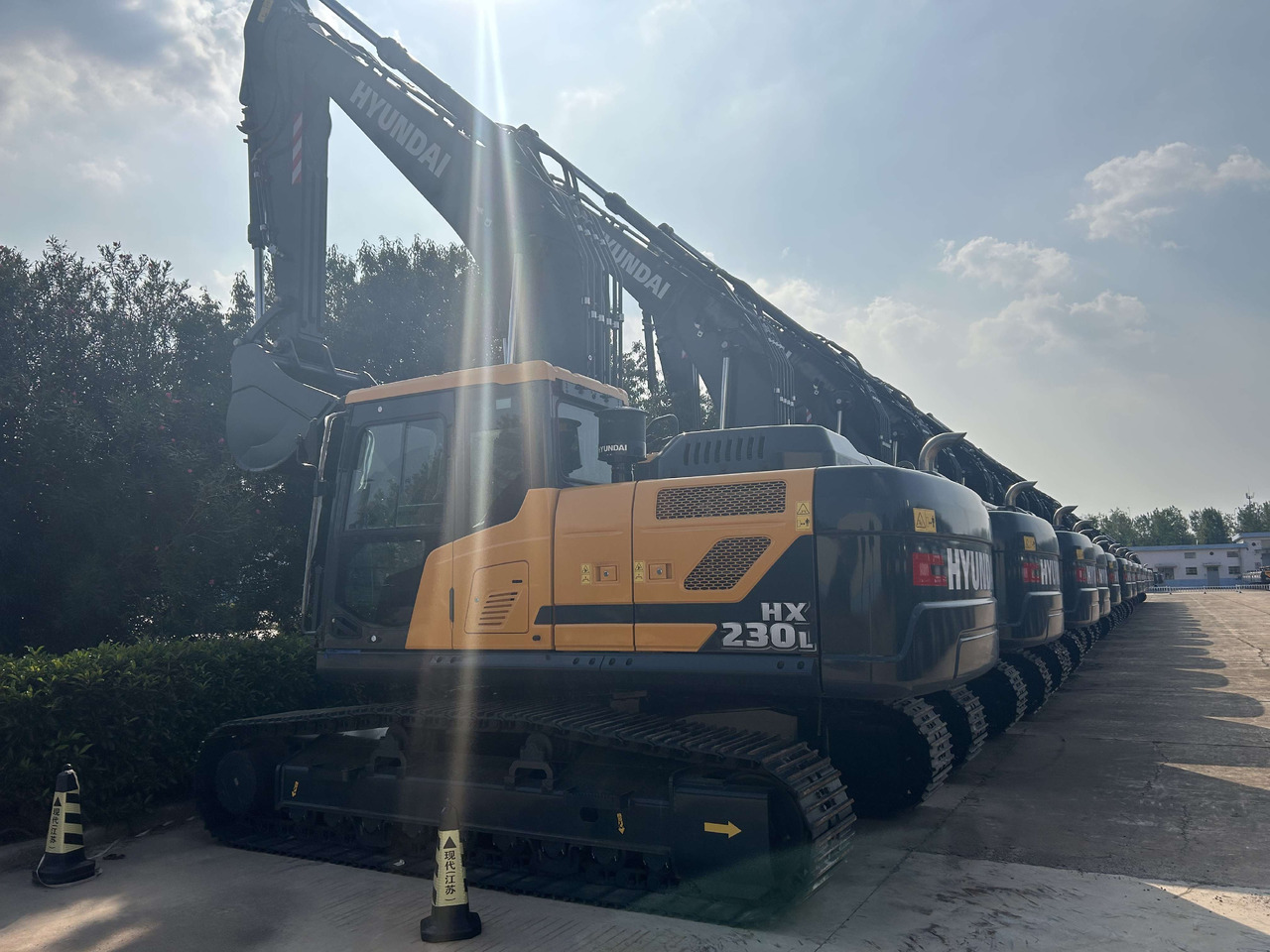 HYUNDAI Excavator HX230 Click Here for Discount - Ekskavaator: pilt 2 HYUNDAI Excavator HX230 Click Here for Discount - Ekskavaator: pilt 2