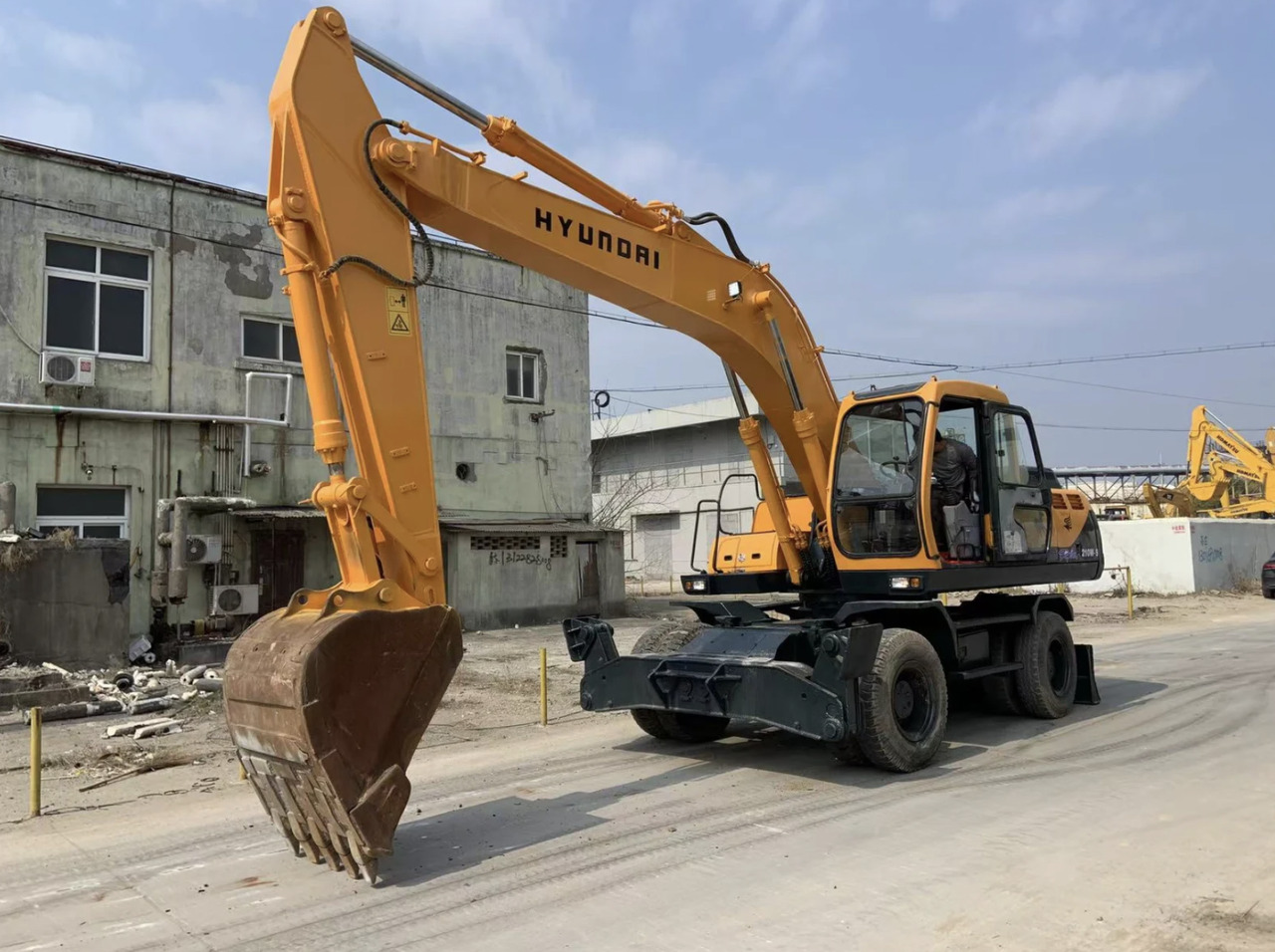 HYUNDAI R210W-9 - Rataslaadur: pilt 3 HYUNDAI R210W-9 - Rataslaadur: pilt 3