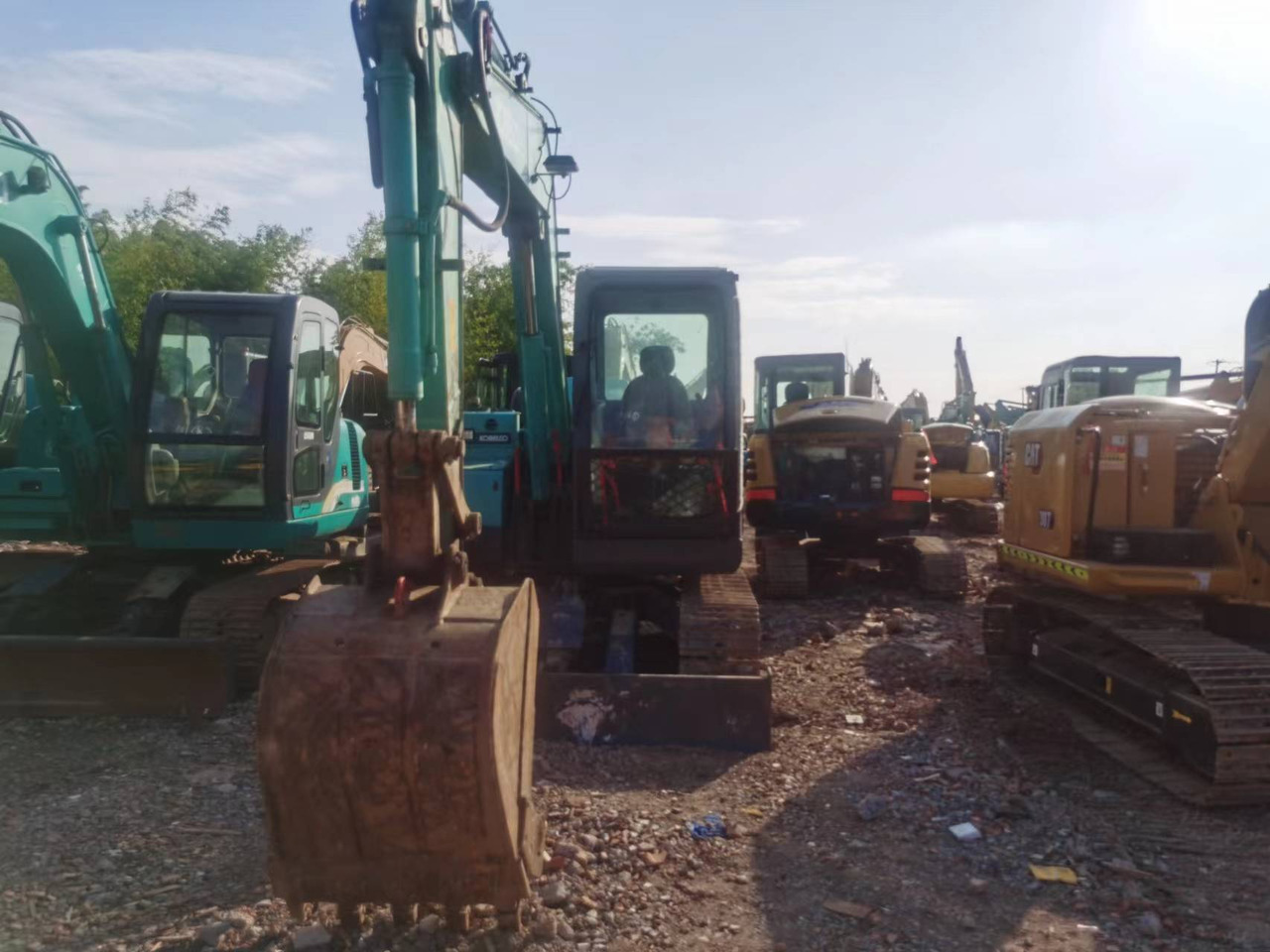 KOBELCO SK75-8 - Lintekskavaator: pilt 3 KOBELCO SK75-8 - Lintekskavaator: pilt 3