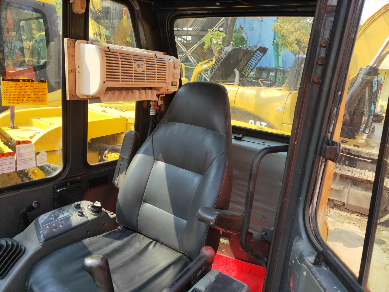 KOMATSU PC60 Mini Excavator - Miniekskavaator: pilt 3 KOMATSU PC60 Mini Excavator - Miniekskavaator: pilt 3