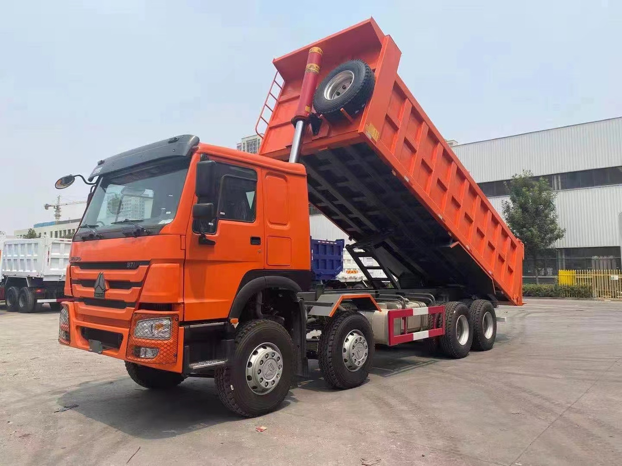 SINOTRUK HOWO 371 8X4 - Kallurauto: pilt 3 SINOTRUK HOWO 371 8X4 - Kallurauto: pilt 3