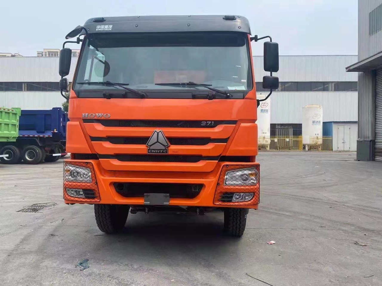 SINOTRUK HOWO 371 8X4 - Kallurauto: pilt 2 SINOTRUK HOWO 371 8X4 - Kallurauto: pilt 2