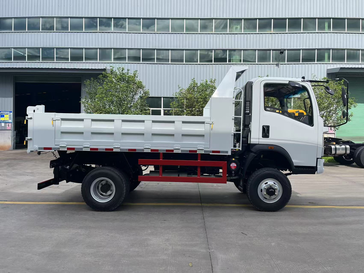 SINOTRUK HOWO 4x2 Dump Truck Click Here for Discount - Kallurauto: pilt 4 SINOTRUK HOWO 4x2 Dump Truck Click Here for Discount - Kallurauto: pilt 4