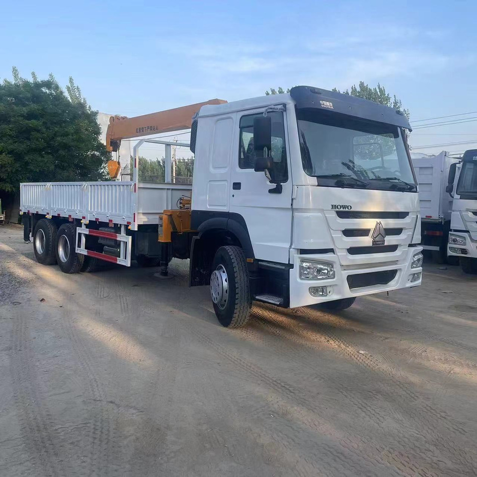 SINOTRUK HOWO 6X4 - Kraanaga veoauto: pilt 1 SINOTRUK HOWO 6X4 - Kraanaga veoauto: pilt 1