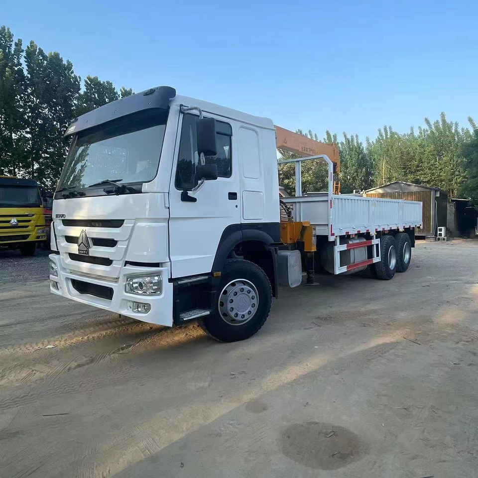SINOTRUK HOWO 6X4 - Kraanaga veoauto: pilt 2 SINOTRUK HOWO 6X4 - Kraanaga veoauto: pilt 2