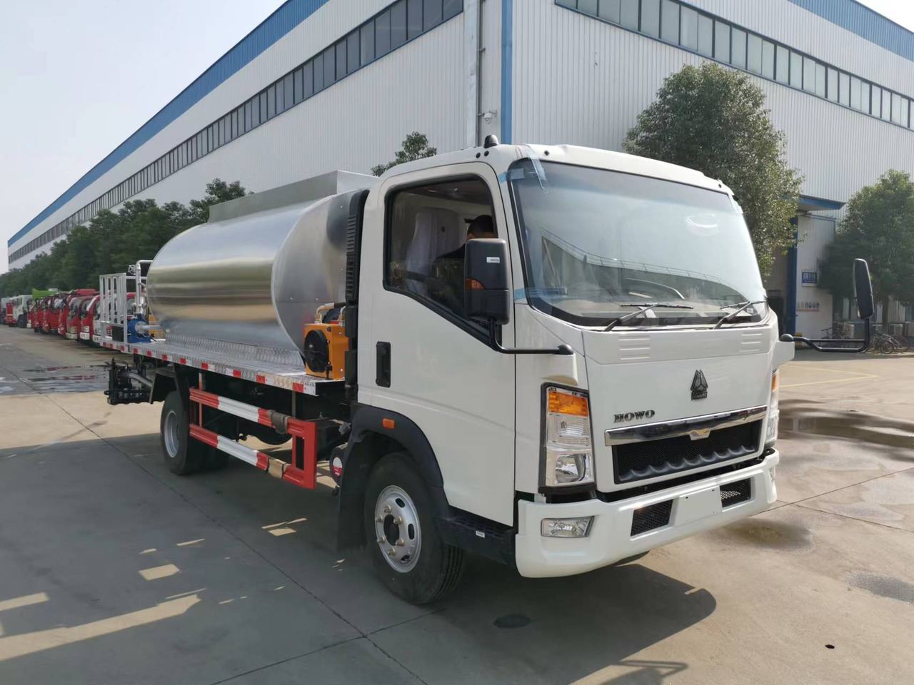 SINOTRUK HOWO CLICK HERE FOR DISCOUNT - Gudronaator: pilt 1 SINOTRUK HOWO CLICK HERE FOR DISCOUNT - Gudronaator: pilt 1