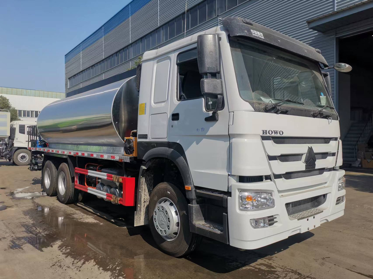 SINOTRUK HOWO CLICK HERE FOR DISCOUNT - Gudronaator: pilt 2 SINOTRUK HOWO CLICK HERE FOR DISCOUNT - Gudronaator: pilt 2