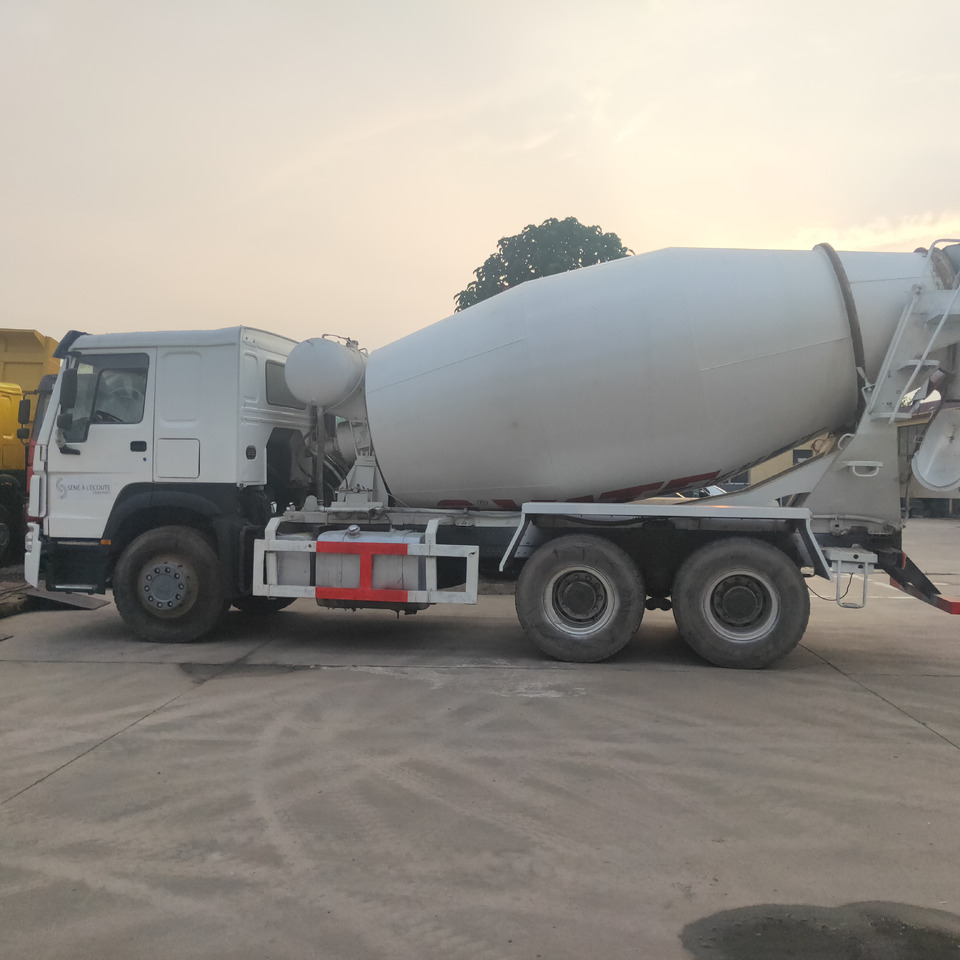 SINOTRUK HOWO - Segumasin: pilt 1 SINOTRUK HOWO - Segumasin: pilt 1