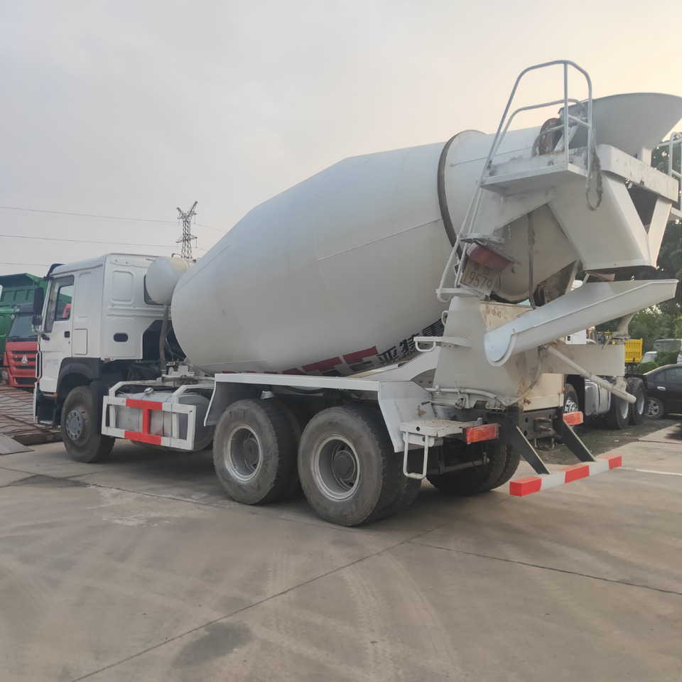 SINOTRUK HOWO - Segumasin: pilt 3 SINOTRUK HOWO - Segumasin: pilt 3