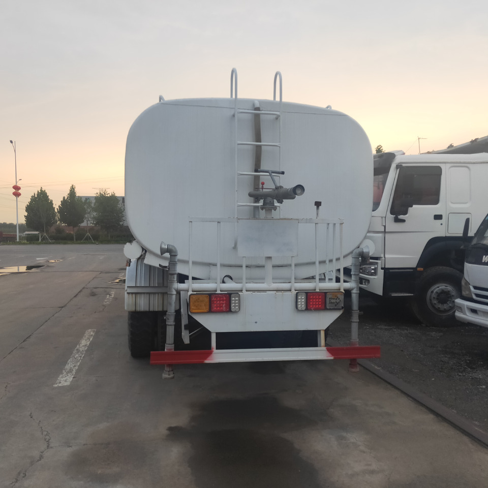SINOTRUK HOWO WATER TANK CLICK HERE FOR DISCOUNT - Tsisternauto: pilt 4 SINOTRUK HOWO WATER TANK CLICK HERE FOR DISCOUNT - Tsisternauto: pilt 4
