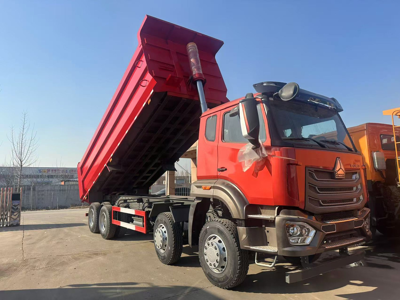 SINOTRUK Nx 8X4 - Kallurauto: pilt 2 SINOTRUK Nx 8X4 - Kallurauto: pilt 2