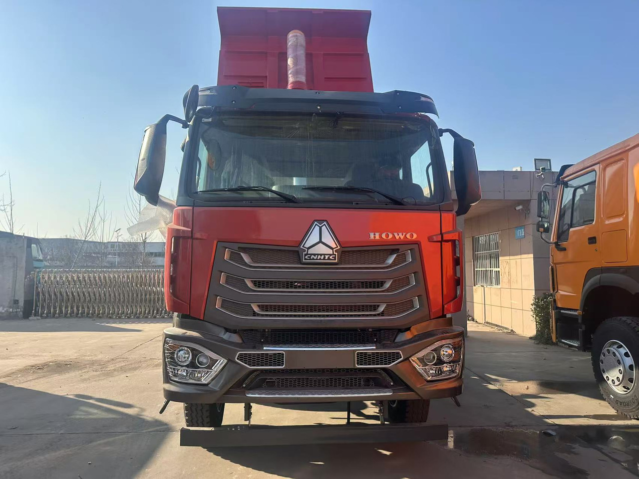 SINOTRUK Nx 8X4 - Kallurauto: pilt 1 SINOTRUK Nx 8X4 - Kallurauto: pilt 1