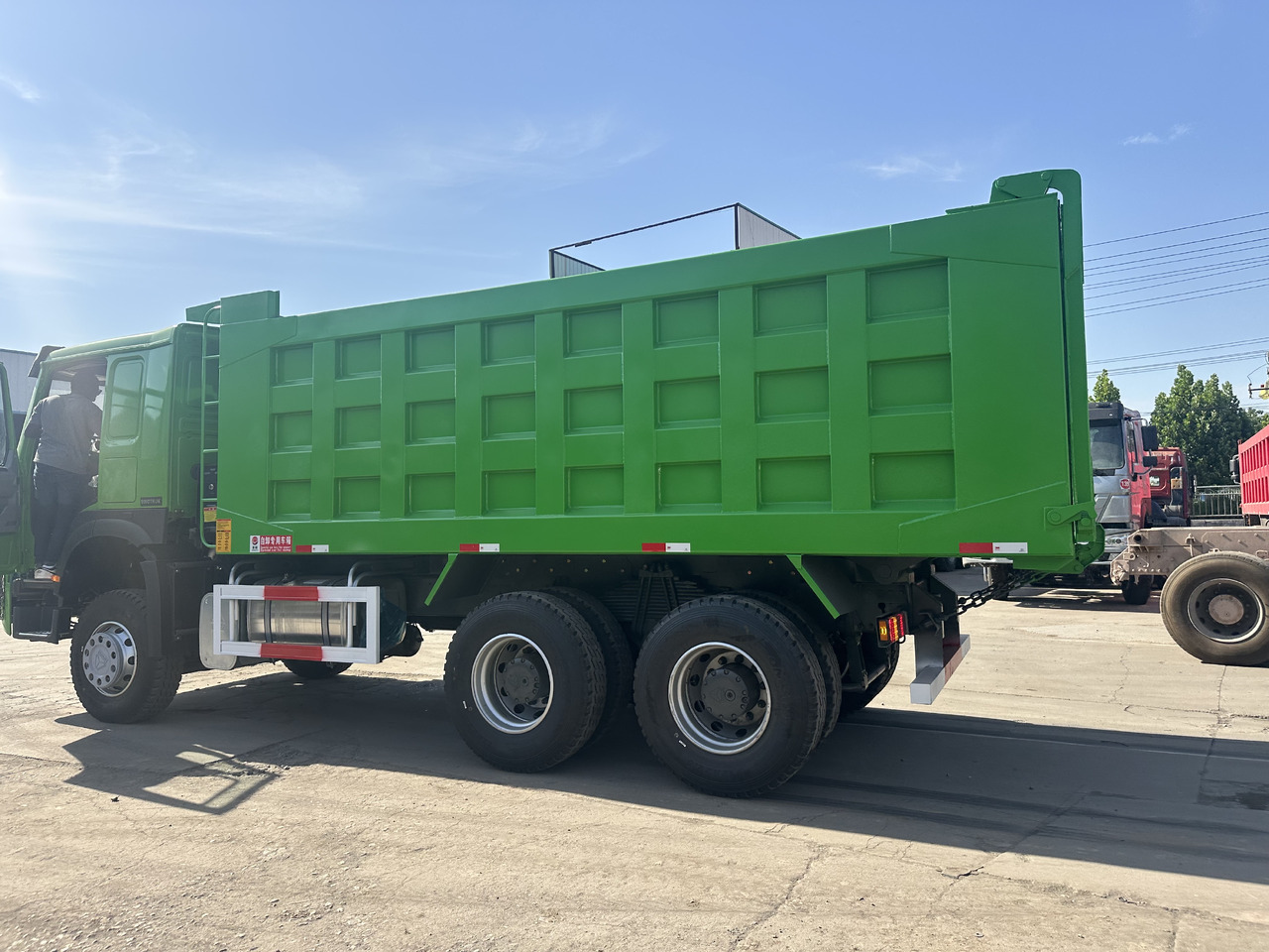 Sinotruck 6x4 HOWO Dump Truck Clcik for Discount - Kallurauto: pilt 4 Sinotruck 6x4 HOWO Dump Truck Clcik for Discount - Kallurauto: pilt 4