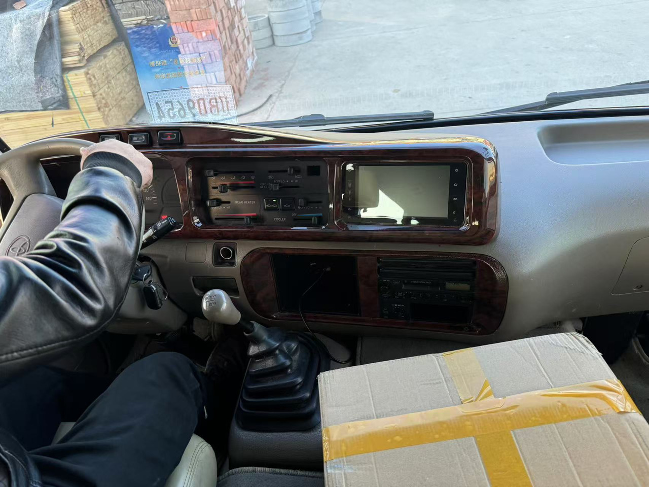 TOYOTA Coaster Bus 22Seats - Kaugsõidu buss: pilt 4 TOYOTA Coaster Bus 22Seats - Kaugsõidu buss: pilt 4