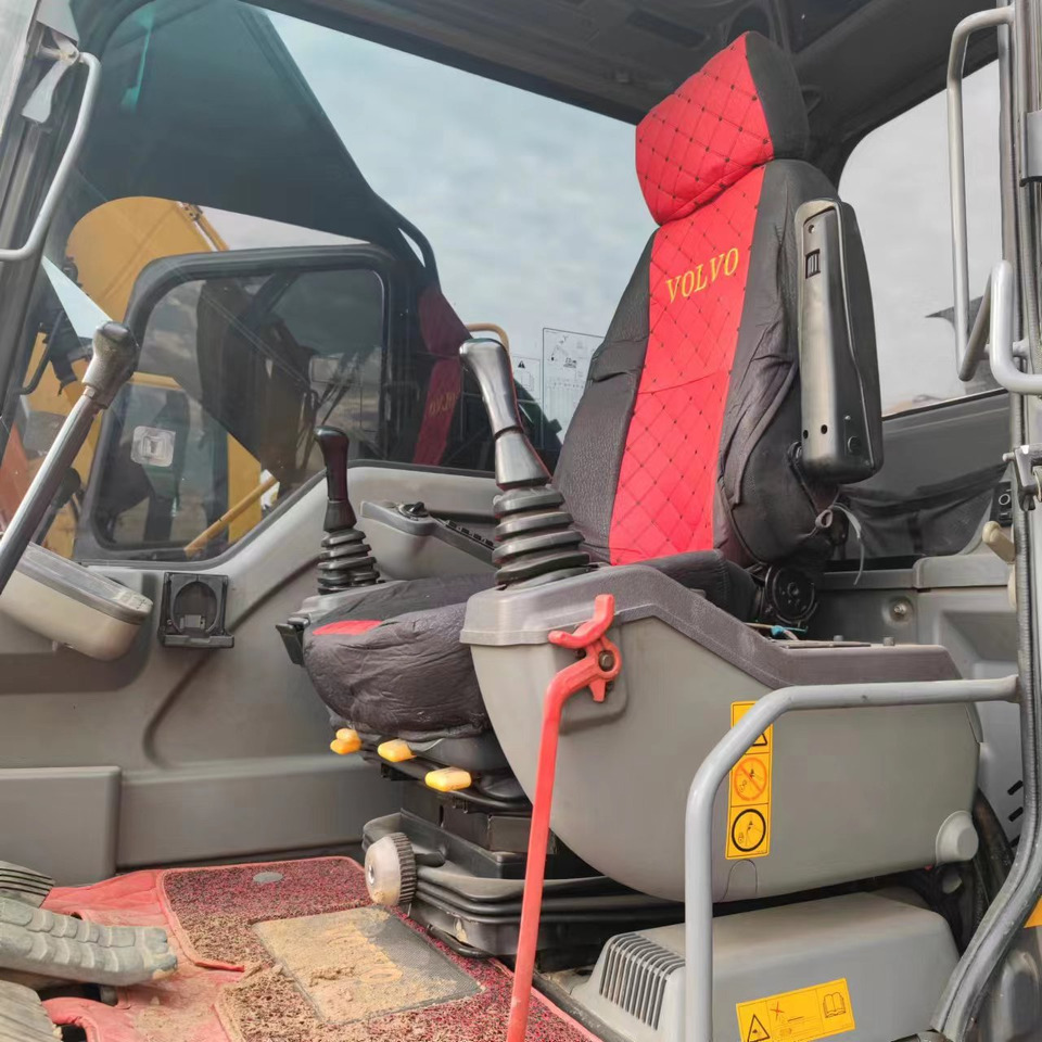 VOLVO Excavator EC240 Click for Discount - Ekskavaator: pilt 4 VOLVO Excavator EC240 Click for Discount - Ekskavaator: pilt 4